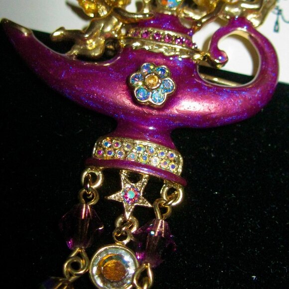 "KIRKS FOLLY NEW, RARE SPARKLING "ALLADIN'S LAMP BROOCH" NEW OLD STOCK-SALE - Picture 6 of 6